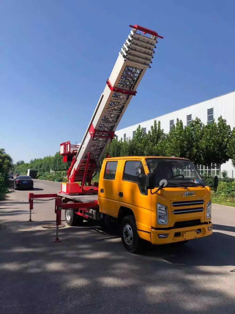 枣强县附近的云梯车出租服务：轻松解决高空作业需求