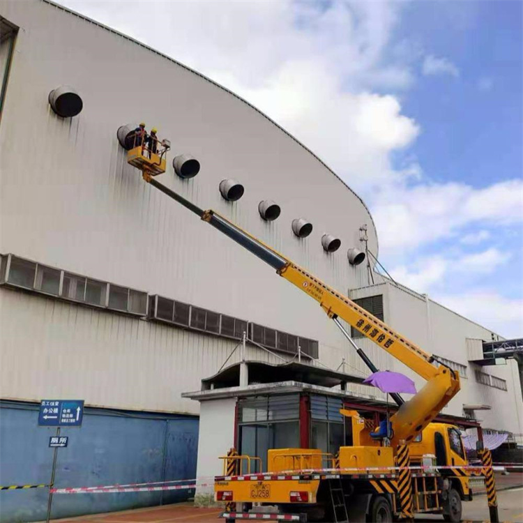 枣强县高空作业车出租服务：专业广告牌安装解决方案