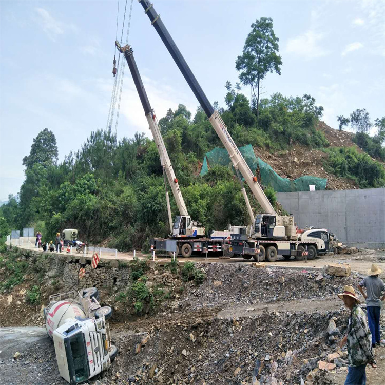 枣强县汽车掉沟里叫吊车救援要多少钱